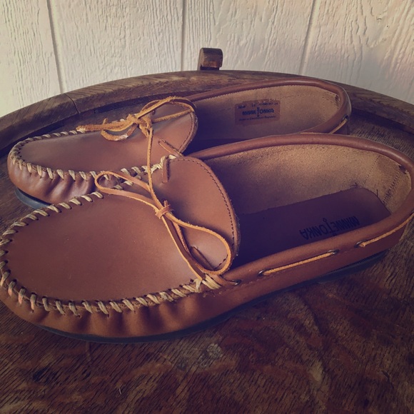 minnetonka moccasins womens wide